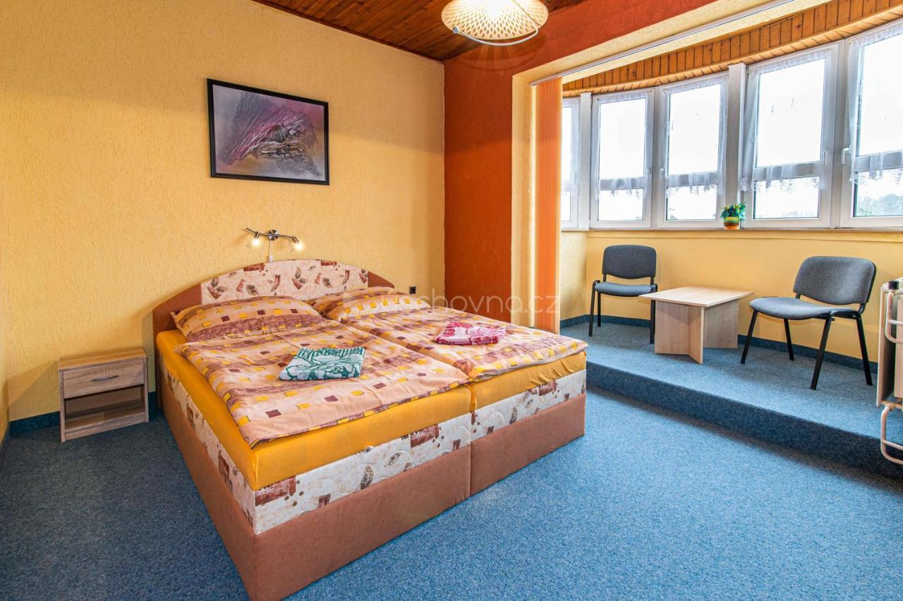 Pension Astoria กลาชเตเรซ นาด โอห์รี ภายนอก รูปภาพ